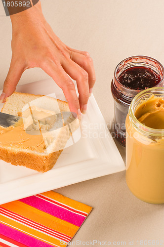 Image of Preparing sweet sandwiches