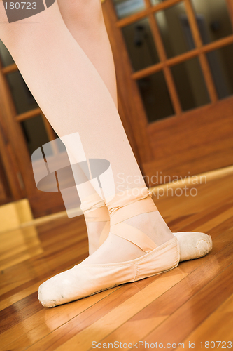 Image of pointe shoes #03