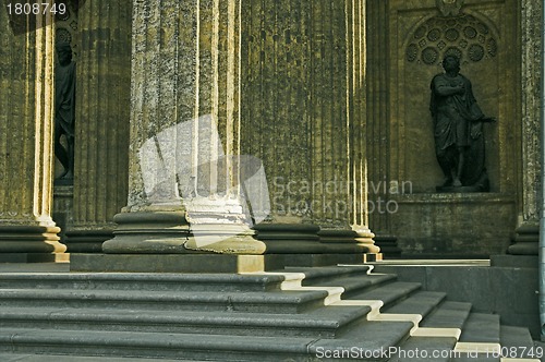 Image of Columns and Sculptures