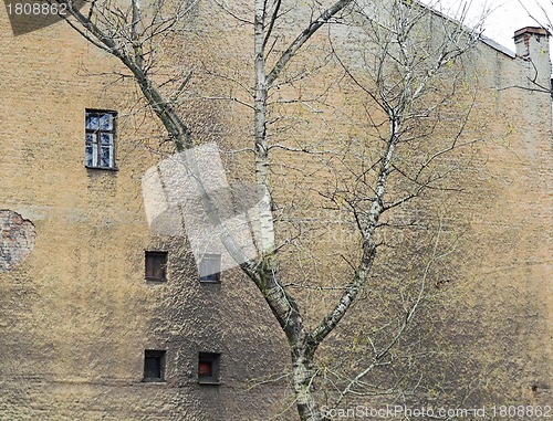 Image of corroded wall 