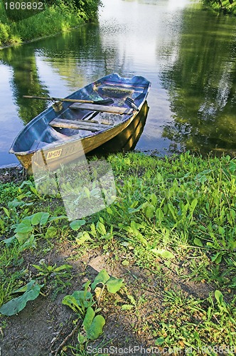 Image of Boat at lake shore