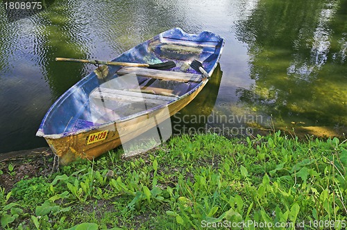 Image of Boat at lake 