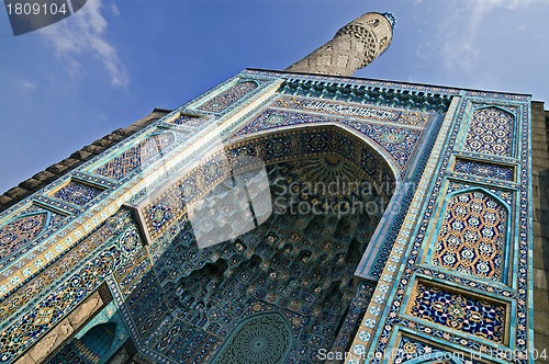 Image of minaret and front wall of mosque