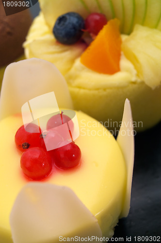 Image of fresh currant  berry fruit cake