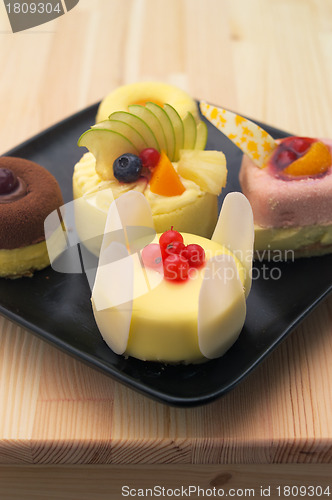 Image of fresh berry fruit cake