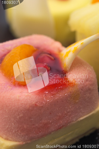 Image of fresh berry fruit cake