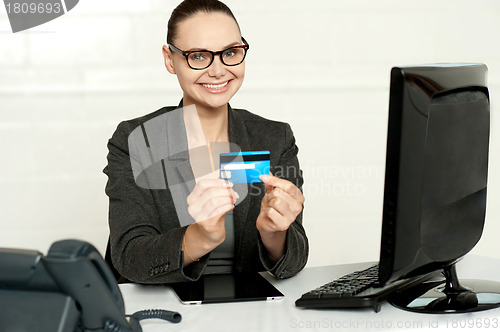 Image of Smiling corporate lady showing credit card