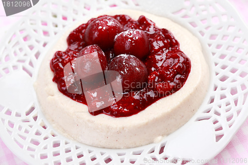 Image of Semolina pudding with homemade jelly