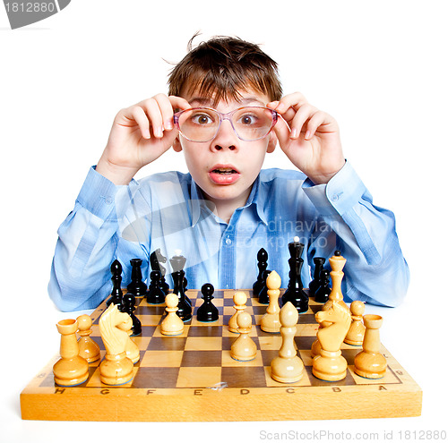 Image of Nerd play chess