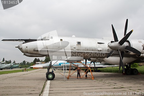 Image of Plane on airfield