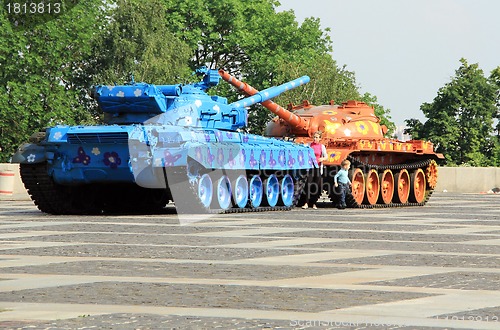 Image of Hippie tanks