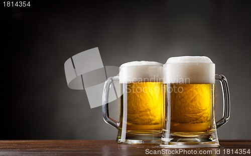 Image of pair glasses of beer