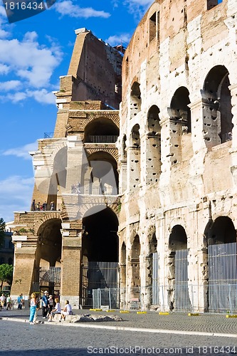 Image of wall of Roman Colosseum 