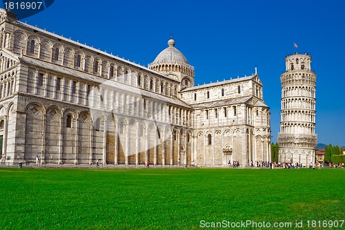 Image of cathedral and leaning tower of Pisa