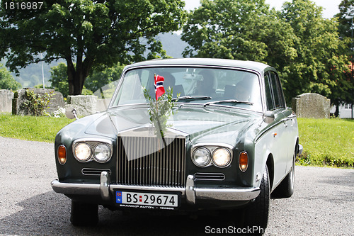 Image of Wedding car