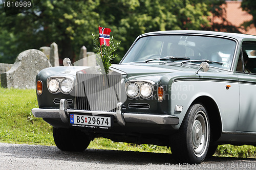 Image of Wedding car