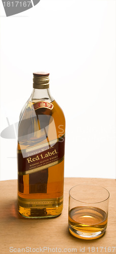 Image of editorial red label whisky and drink in glass