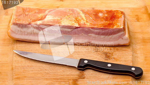 Image of Boiled-Smoked Bacon with knife