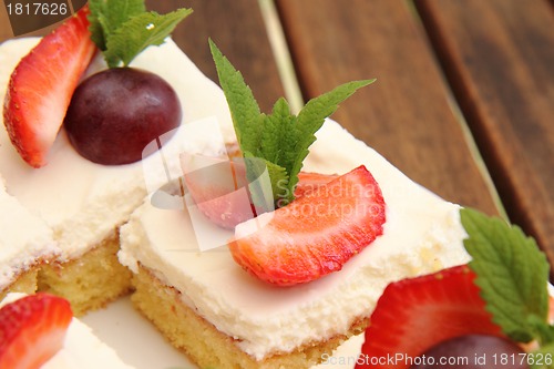 Image of strawberry dessert 