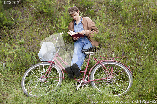 Image of Man reads book