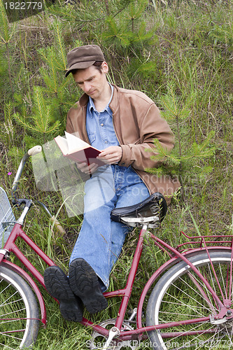 Image of Man reads book