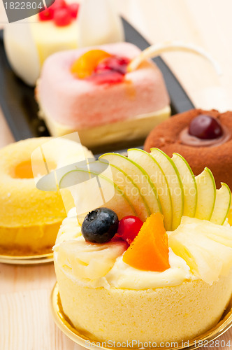 Image of fresh berry fruit cake