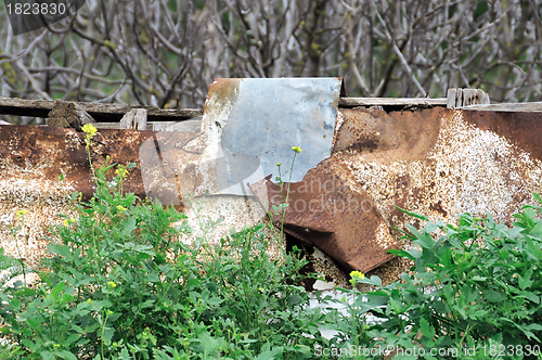 Image of rusty fence