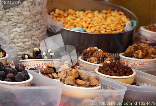 Image of Dried fruits and nuts 