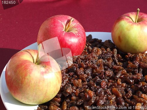 Image of Apple and raisins