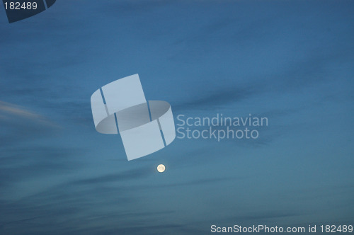 Image of fullmoon at dawn