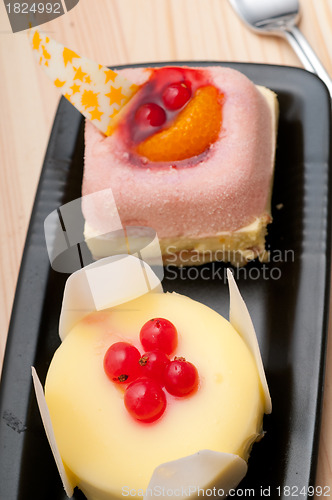 Image of fresh berry fruit cake