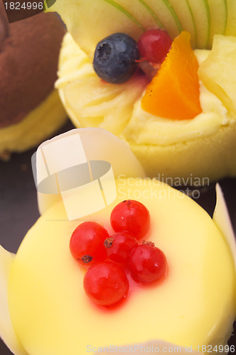 Image of fresh currant  berry fruit cake