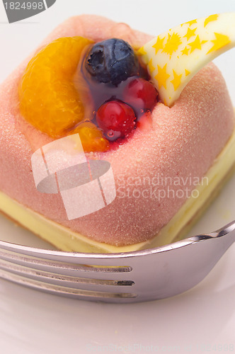 Image of fresh berry fruit cake