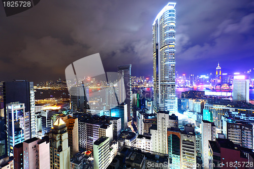 Image of Hong Kong with crowded buildings at night