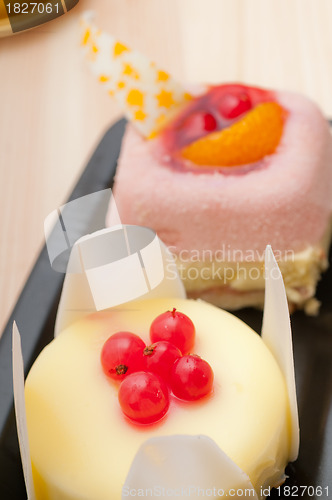 Image of fresh berry fruit cake