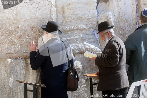 Image of Jewish men pray at the western wall