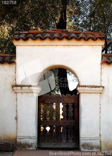 Image of The entrance arch of San Juan Bautista Mission