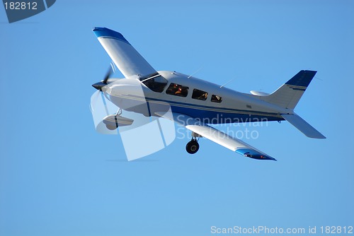 Image of Single engine airplane in flight