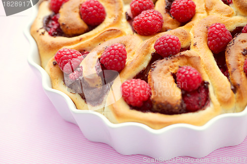 Image of yeast, raspberry buns