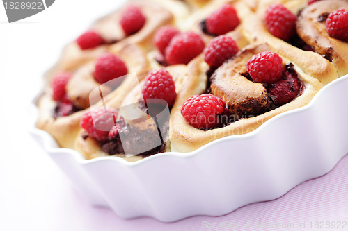 Image of yeast, raspberry buns