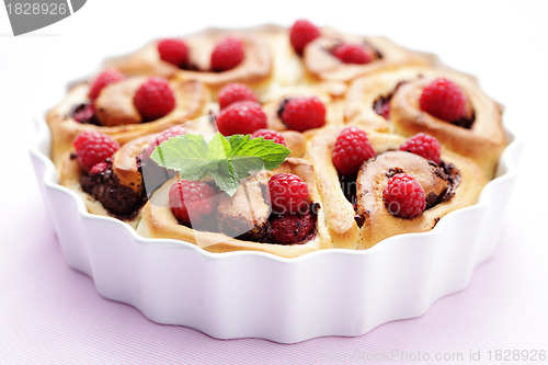 Image of yeast, raspberry buns