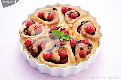 Image of yeast, raspberry buns