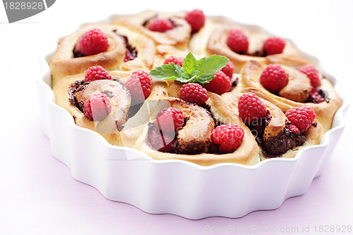 Image of yeast, raspberry buns