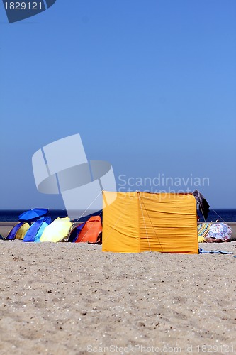 Image of different sun protection gear at the beach