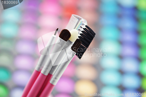 Image of make-up brushes