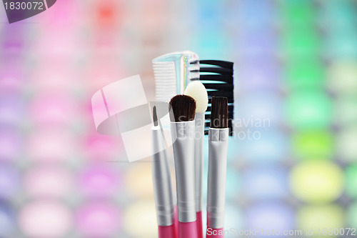 Image of make-up brushes