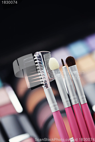 Image of make-up brushes