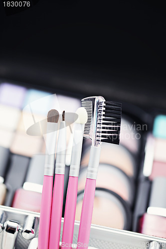 Image of make-up brushes