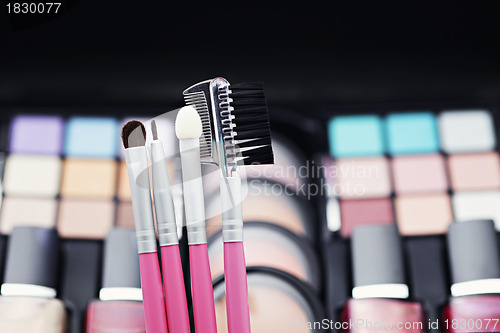 Image of make-up brushes