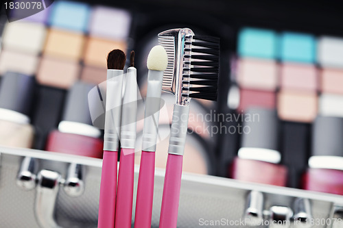 Image of make-up brushes